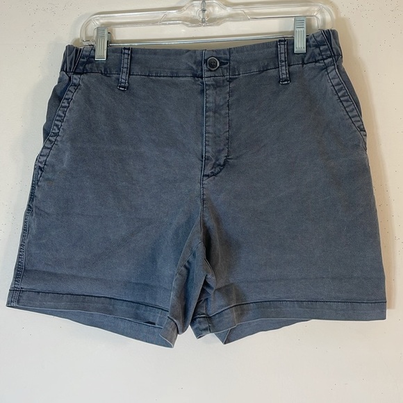 NWT. Old Navy Medium High Rise Denim Shorts. - Picture 2 of 11